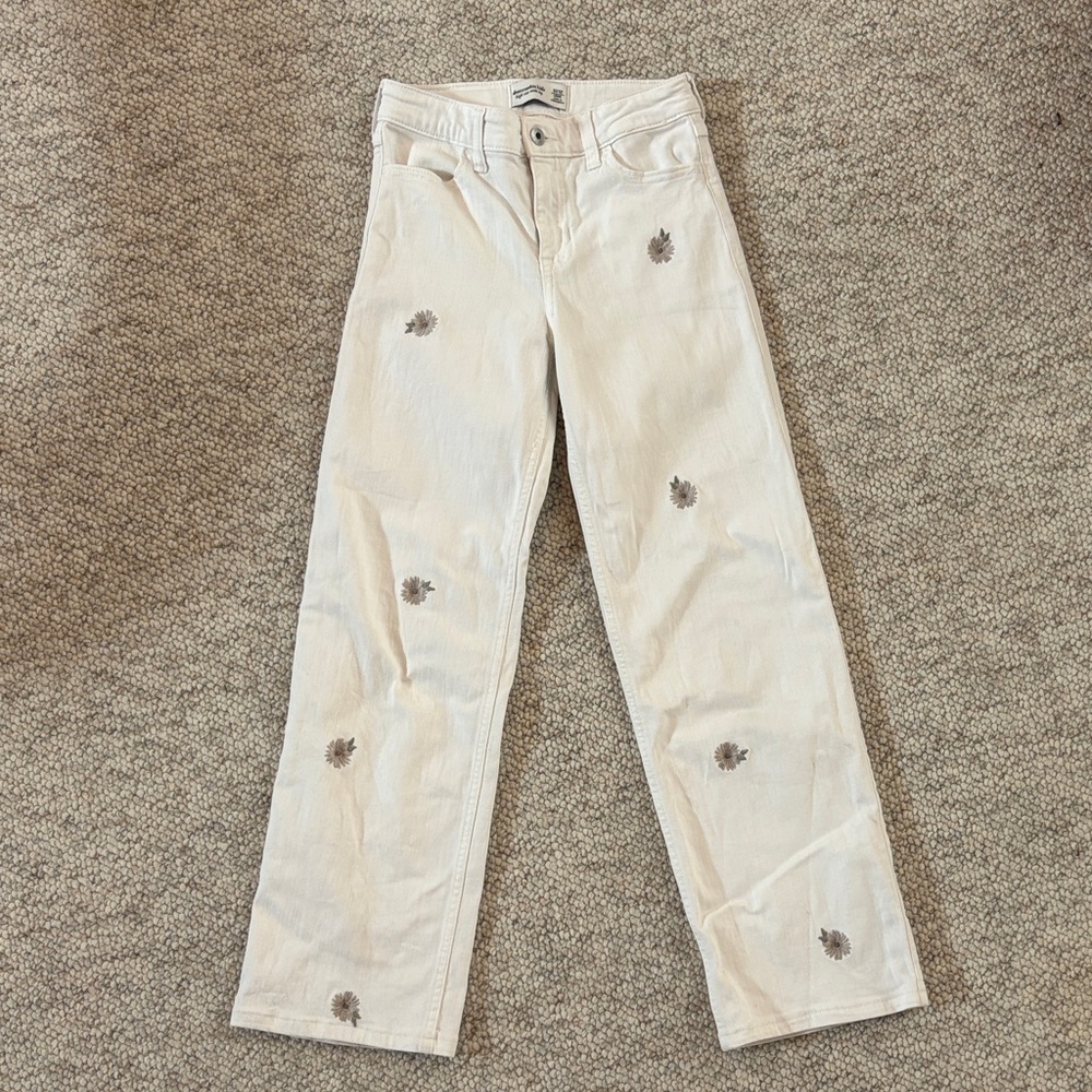 Abercrombie Kids White Jeans with Flower Accents, girls size 11/12